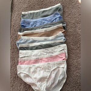 NWOT Set of 9 Hanes Different Colors High Cut Panties NEVER WORN

NWOT

Size S